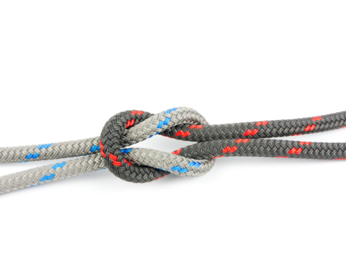 Gleistein Dock Flex Titan grau-blau und anthrazith-rot mit Kreuzknoten verbunden