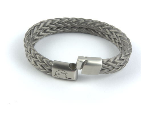 Segeltau Armband in grau geöffnete Magnet Schließe